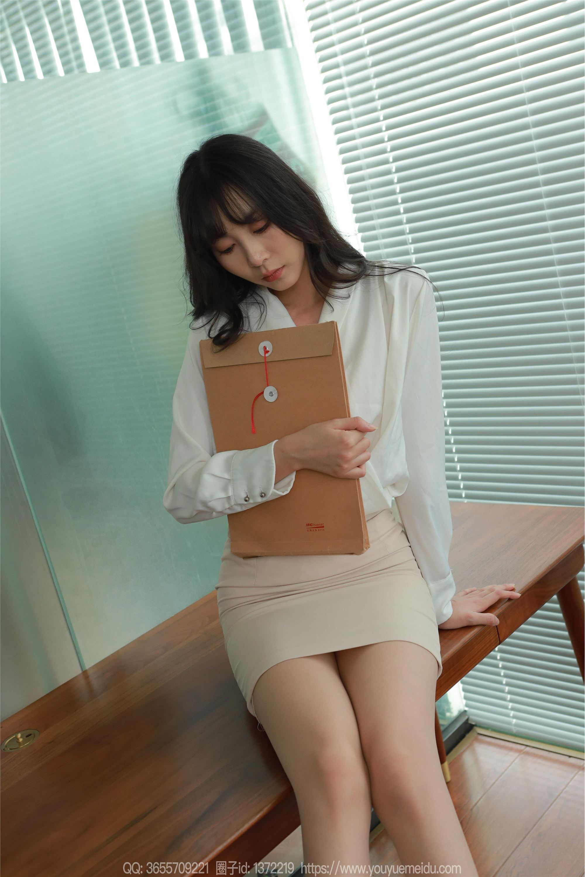 IESS异思趣向  2024.11.04 丝享家 1889 团团《白鞋长腿》